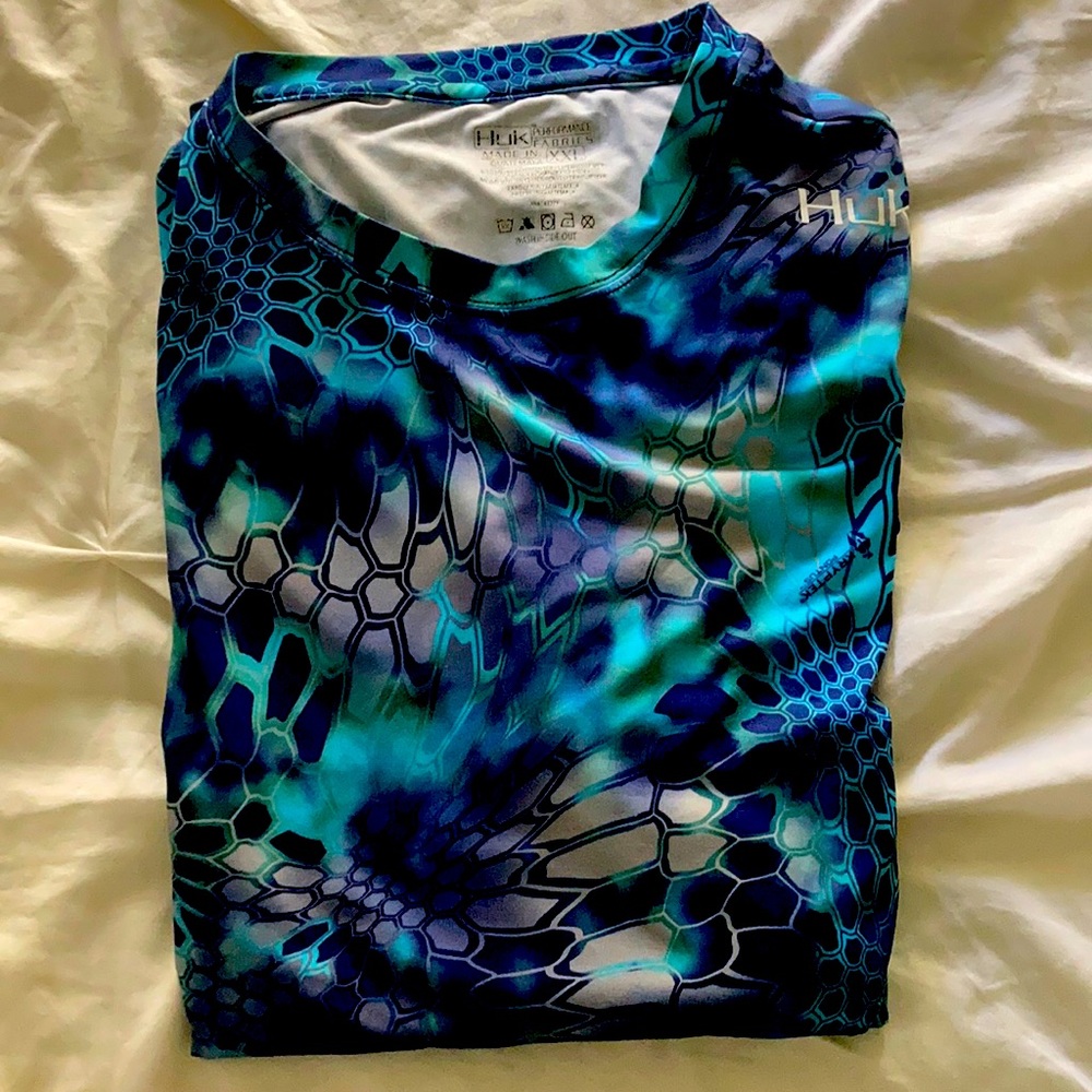 Huk fishing short sleeve tee shirt